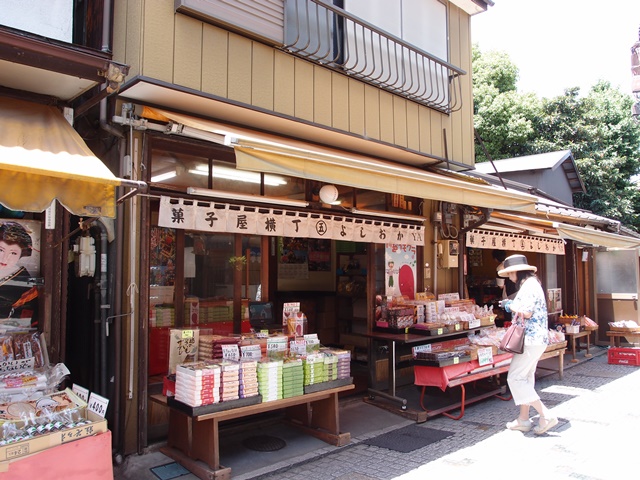 川越 菓子屋横丁は子どもも大人もワクワクできるスイーツストリート 川越 水先案内板