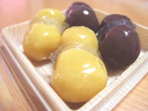 The Kawagoe Kashiya Yokocho (Sweets Alley) is a sweets street that both children and adults can enjoy