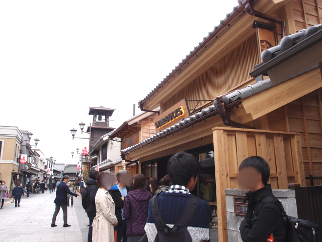 You can hear the sounds of the bell tower from the Japanese-style Starbucks on Kawagoe’s Kanetsuki-dori Street.