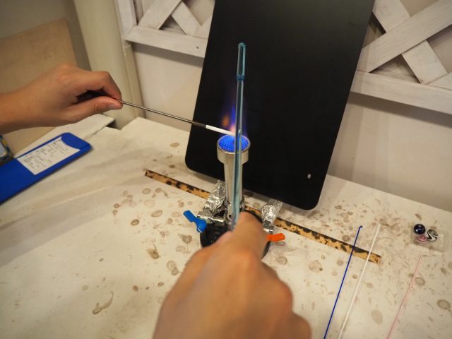 川越体験工房「青い鳥」でガラス細工体験。オリジナルのお土産を作ろう